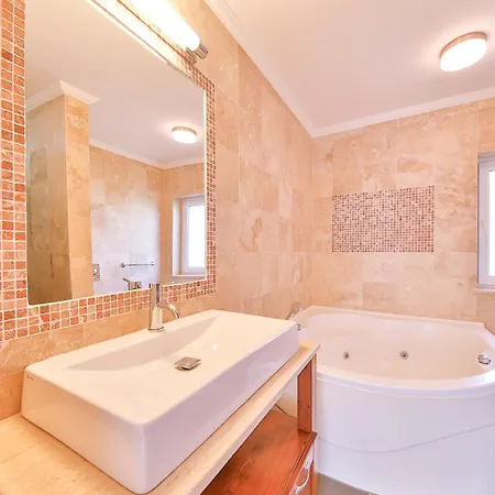 Zeytin Agaci, Peninsula